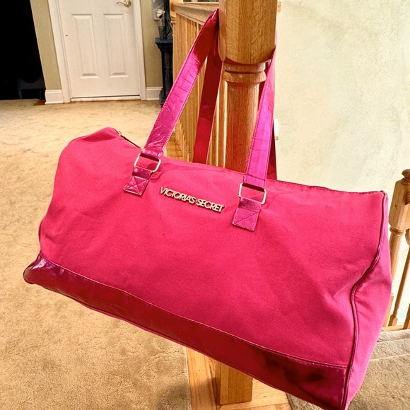 Victoria's Secret Plink Canvas Large Duffle Bag w
20.5”~L x10”~W x 12”D - Picture 1 of 13